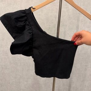Black One-Shoulder Ruffle Crop Top